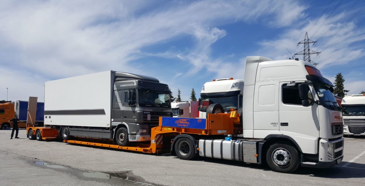 Sigr Bizjak izredni prevoz bel tovornjak/iz strani